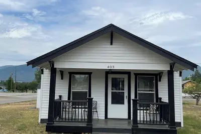 Image de Historic cottage in Stevensville with views of the mission mountains. Rv parking