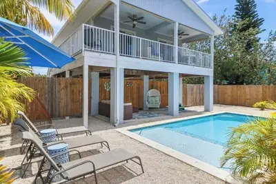 Image de Cozy 2-bedroom house in charming Big Pine Key with canal view and relaxing pool