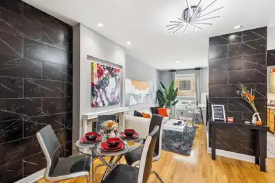 Image de Midtown Retreat – Stylish 2br + Balcony & Garage