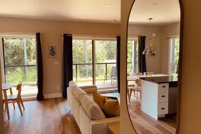 Image de Haven On The Hill (217a) - Cozy & Modern 2br | Garden Views + Balcony