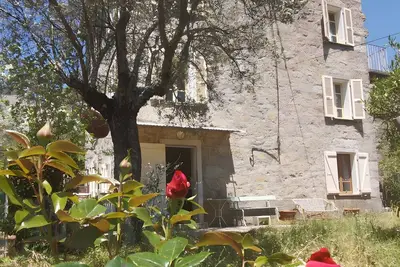 Image de Maison de vacances 'Maison De Jeannette' avec vue sur la montagne, terrasse privée et Wi-Fi