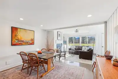 Image de Village Green 9f: 2 br, fireplace, resort amenities!