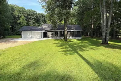 Image de Year-round 3br/2ba trailside house & 4 electric campsites near Lake Missaukee