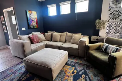 Image de Trendy Modern Bungalow 7 min from Downtown