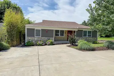 Image de 3br Home ~ Near The Landing! Free Tickets Included! (Cwc)