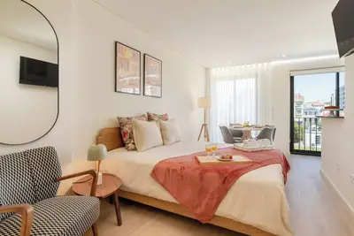 Image de HostWise - Stylish Flats w/ Balcony