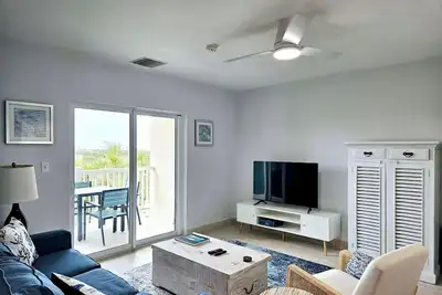 Image de Cozy Coastal Escape, Steps to the Beach and Pool!