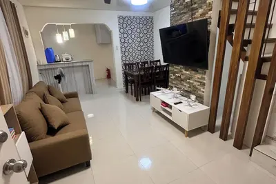Image de Charming 2-bedroom house in Calamba with WiFi and Ac and living room with Ac