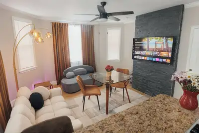 Image de Spacious Cozy 4br/2ba Apartment, Free Park, WiFi, Ac/Heat