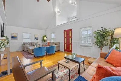 Image de Green Destiny! 7min to Dt Cincy, Pool & Hot tub