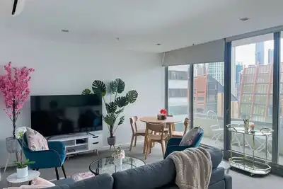 Image de Spacious & Bright 1 Bed on Flinders St + Pool & Parking