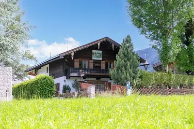 Image de Maison de campagne authentique avec belle vue