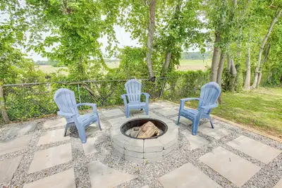 Image de 1/2 Mi to Kentucky Downs: Franklin Home w/ Patio!