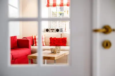 Image de Luxurious semi-detached house with spacious garden! The modern furnishings and the