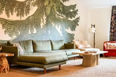 Image de Serene location, lawn games, private creek access, partial Mt. Adams view!