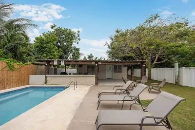 Image de 1 Step From The Beach | Pool | Pet Friendly | Modern Bedrooms