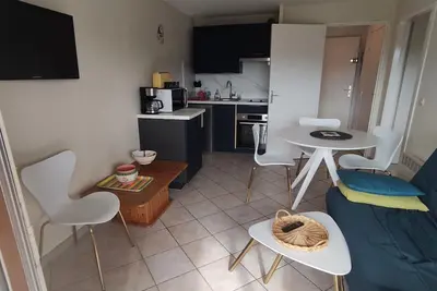 Image de Charmant appartement 2 pièces avec loggia et parking à deux pas de la plage