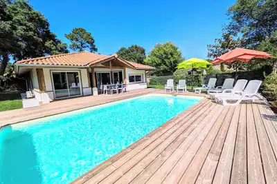 Image de \"La royale chic\" piscine chauffée, vélos fournis et à 5min de l'océan et du golf