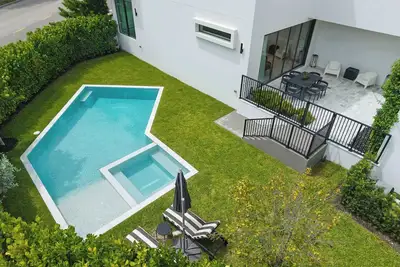 Image de Sunbreeze Point by Rove Travel - Bbq & Heated Pool
