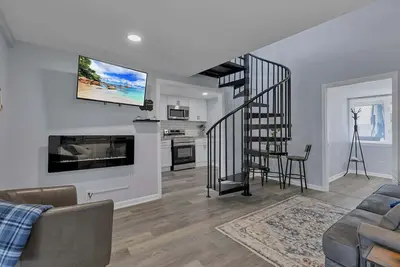 Image de Stairway to Lake Views