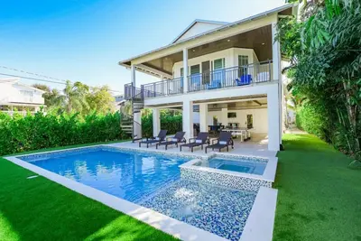 Image de Spacious 7-bedroom home in Anna Maria~ Putt Putt, Ping Pong, 3 blocks to beach!