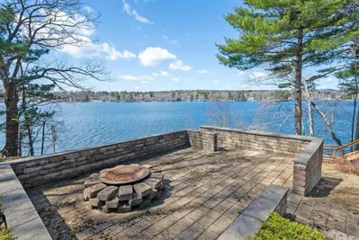 Image de \nLakefront Home on Opechee, 15 min to Gunstock and minutes to downtown