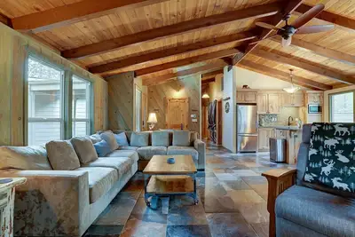 Image de Sunriver Modern Lodge – Hot Tub & Bikes Included