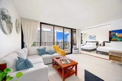 Image de Waikiki condo w/ lanai & parking