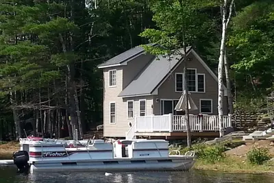 Image de Cozy 2-bedroom cabin in tranquil Clifton with WiFi Sleeps 5+ Kayaks for use