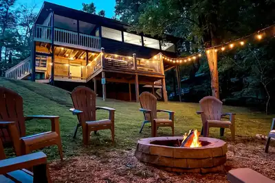 Image de Family Friendly Cabin in the Woods, Sleeps 8 - Hot Tub • Games • Fire Pit