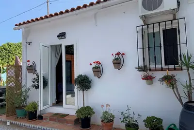 Image de Unique and Stylish  1-bedroom apartment with Private Garden, Hot-tub and Casita