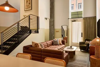 Image de Live Like a Local in Downtown Savannah + Pool