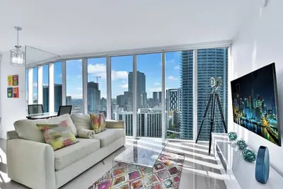 Image de Spacious 2br at Icon Brickell | Pool, Spa & Prime Location