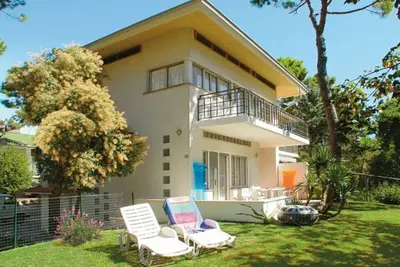 Image de Villa pour 8 personnes avec jardin privé clôturé à Lignano Pineta