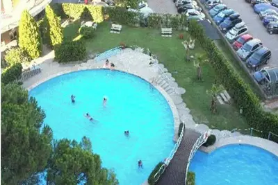 Image de Appartement confortable près de la plage avec piscine
