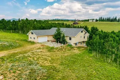 Image de Michigan Hills Manor 5, 000sf w/Hot Tub