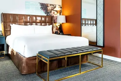 Image de Elegant West Hollywood Escape with Rooftop Access and Queen Comfort