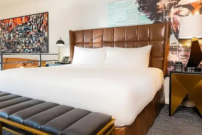 Image de Relax in a One-Bedroom King Residence Steps from Shopping and Dining, 2 Units