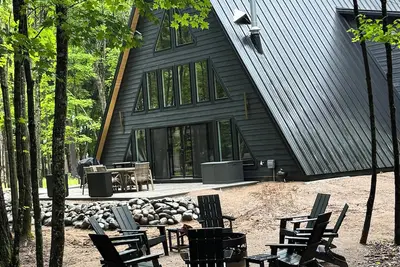 Image de Scenic 3-bedroom Aframe with WiFi and Ac on Three Lakes Chain