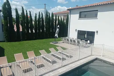 Image de Maison moderne avec piscine
