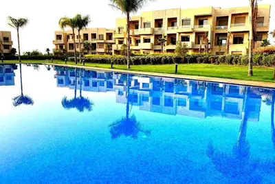 Image de Oasis moderne Ă Marrakech avec fibre Piscine lagon Jardin & Calme