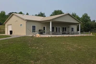 Image de Brand New Barndominium on 40 Acres of Private Land with Large Pond