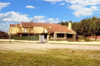 Image de Homerez - Grande maison conviviale à Navaluenga avec vue sur le lac