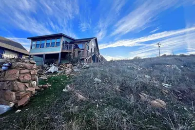 Image de Book A Medicine Park Riverside Cabin w/ hot tub