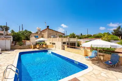 Image de Villa Stone House - Deux Chambres Villa, Couchages 4