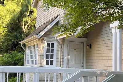 Image de London Suite \nHistoric Cedar Mansion Bungalows - 1 Block from Sonoma Square