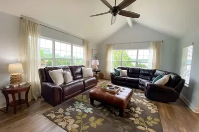 Image de SuMMER NoW OpeN+Beaver Lake Views+Hot Tub