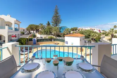 Image de Beautifully Presented 2 Bedroom Apartment on Monte Dourado - Close to Town