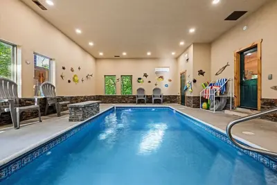 Image de 4br Pool Cabin*Hot Tub*Arcade*Great location!