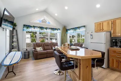 Image de Alluring 2-Bedroom Cottage in Delightful Old Orchard Beach with WiFi, Ac